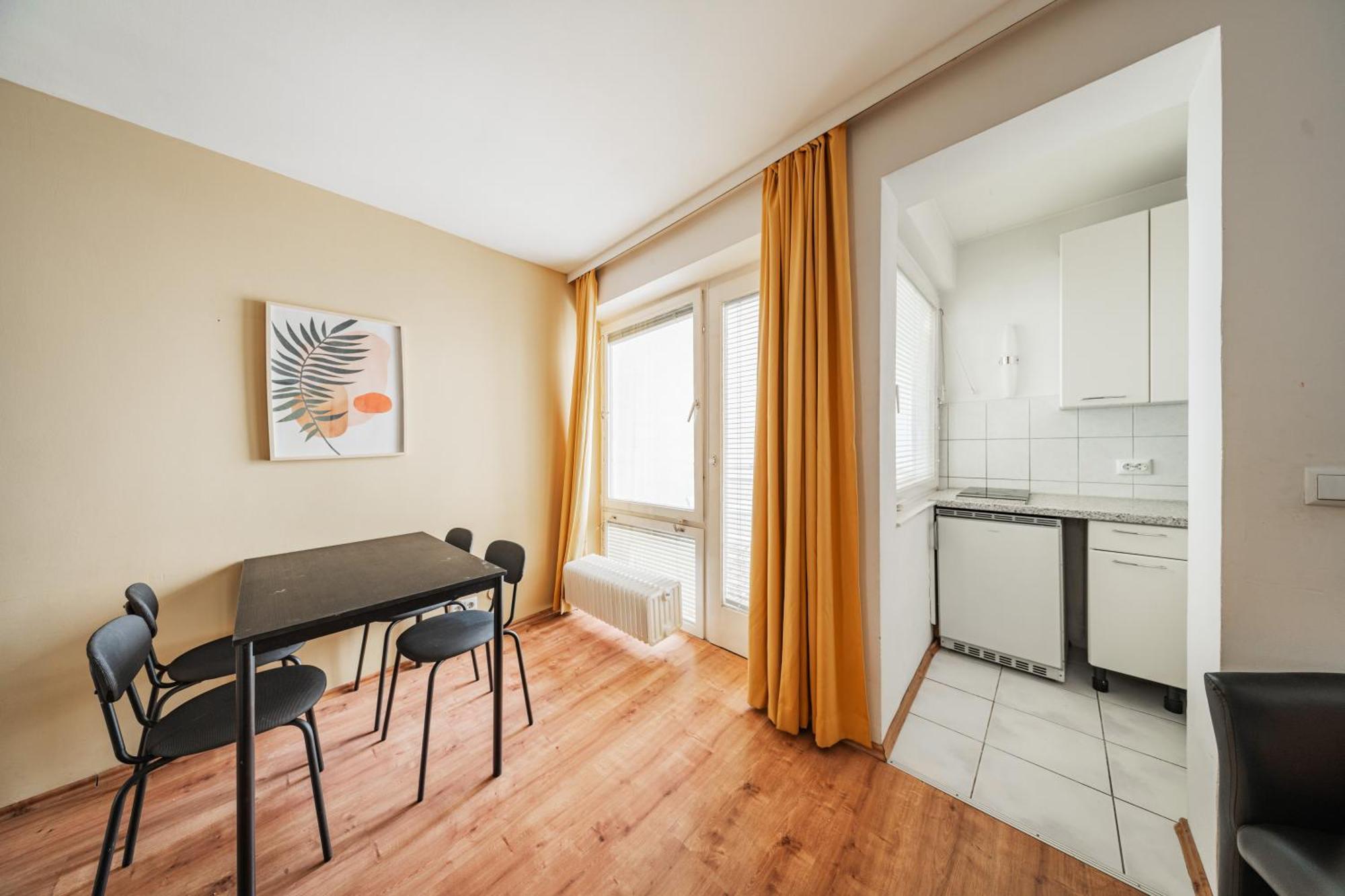 Studio Next To Karlskirche Vienna Luaran gambar